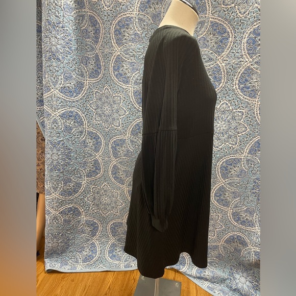 Long sleeve black rib dress w/pockets - Picture 4 of 12